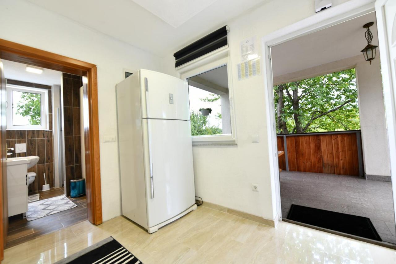 Lora Rakovica Exterior foto